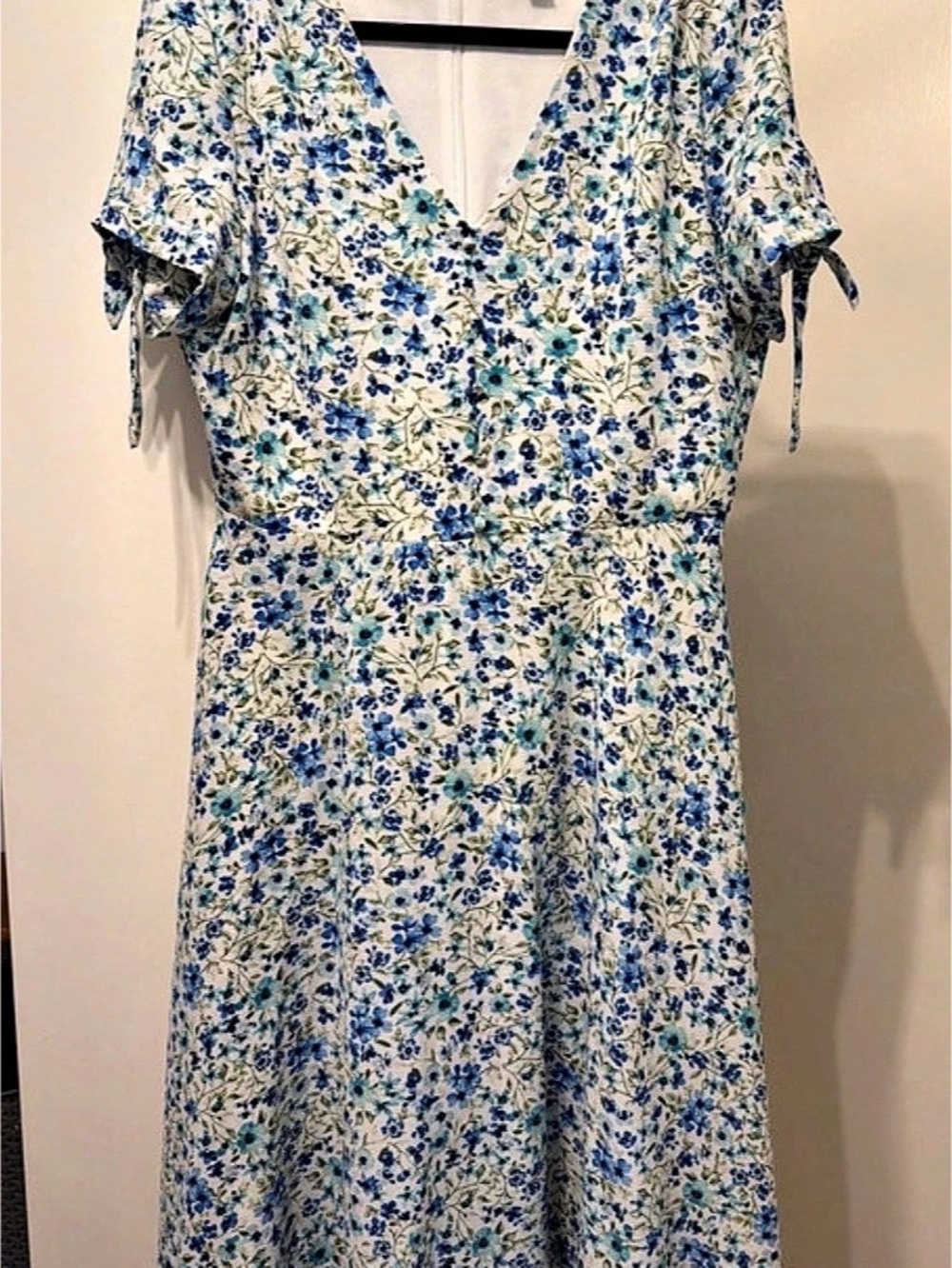 R&K Floral Midi Dress in White & Blue Size 12 Like New